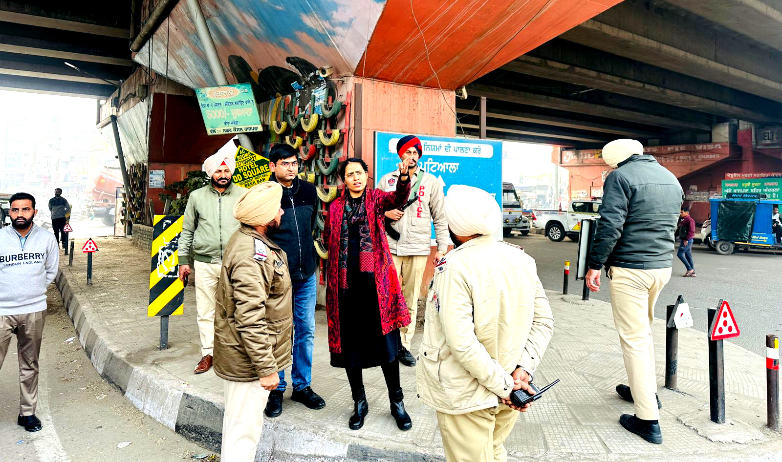 ਡਿਪਟੀ ਕਮਿਸ਼ਨਰ ਵੱਲੋਂ ਰਾਜਪੁਰਾ ਵਿੱਚ ਟ੍ਰੈਫਿਕ ਸਮੱਸਿਆਵਾਂ ਤੇ ਲੱਗਦੇ ਭਾਰੀ ਜਾਮ ਦਾ ਨਿਰੀਖਣ  -ਗਗਨ ਚੌਂਕ ਤੇ ਟਾਹਲੀ ਵਾਲਾ ਚੌਂਕ ਵਿਖੇ ਆਵਾਜਾਈ ਨਿਯਮਤ ਕਰਨ ਲਈ ਤੁਰੰਤ ਕਾਰਵਾਈ ਦੇ ਨਿਰਦੇਸ਼ ਦਿੱਤੇ